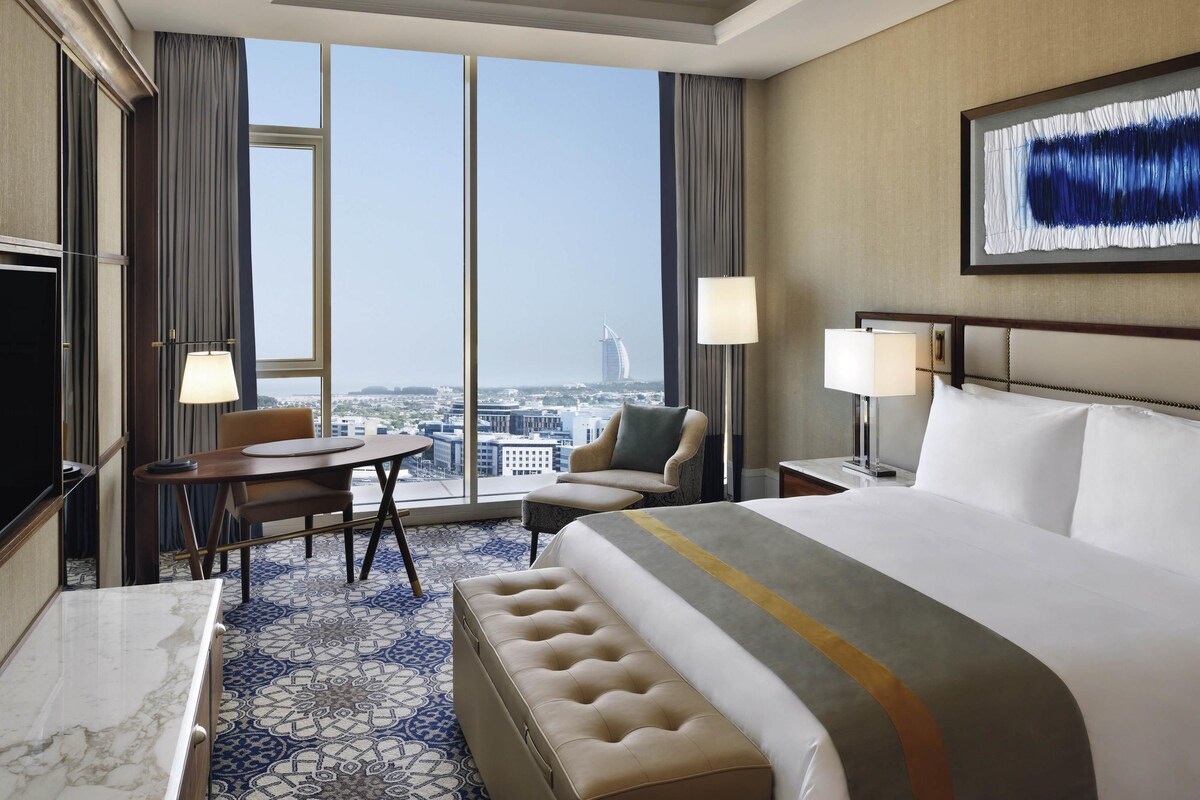 Superior Room, 1 King Bed, Sea View | Premium bedding, minibar, in-room safe, desk