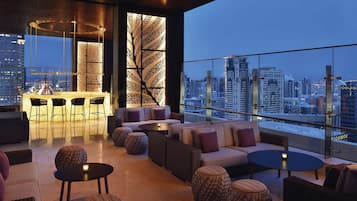 3 restaurants; breakfast, lunch, dinner and brunch served