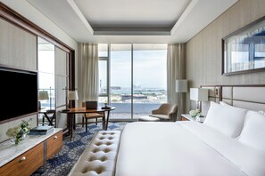 Hochwertige Bettwaren, Minibar, Zimmersafe, Schreibtisch