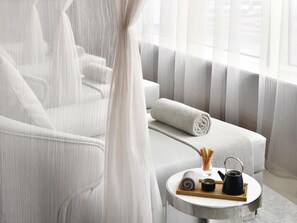 Soins corporels, massages des tissus profonds, massages thaïs