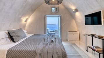 2 bedrooms, in-room safe, iron/ironing board, free WiFi