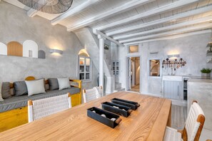 Traditional House, Jetted Tub, Sea View | Living room