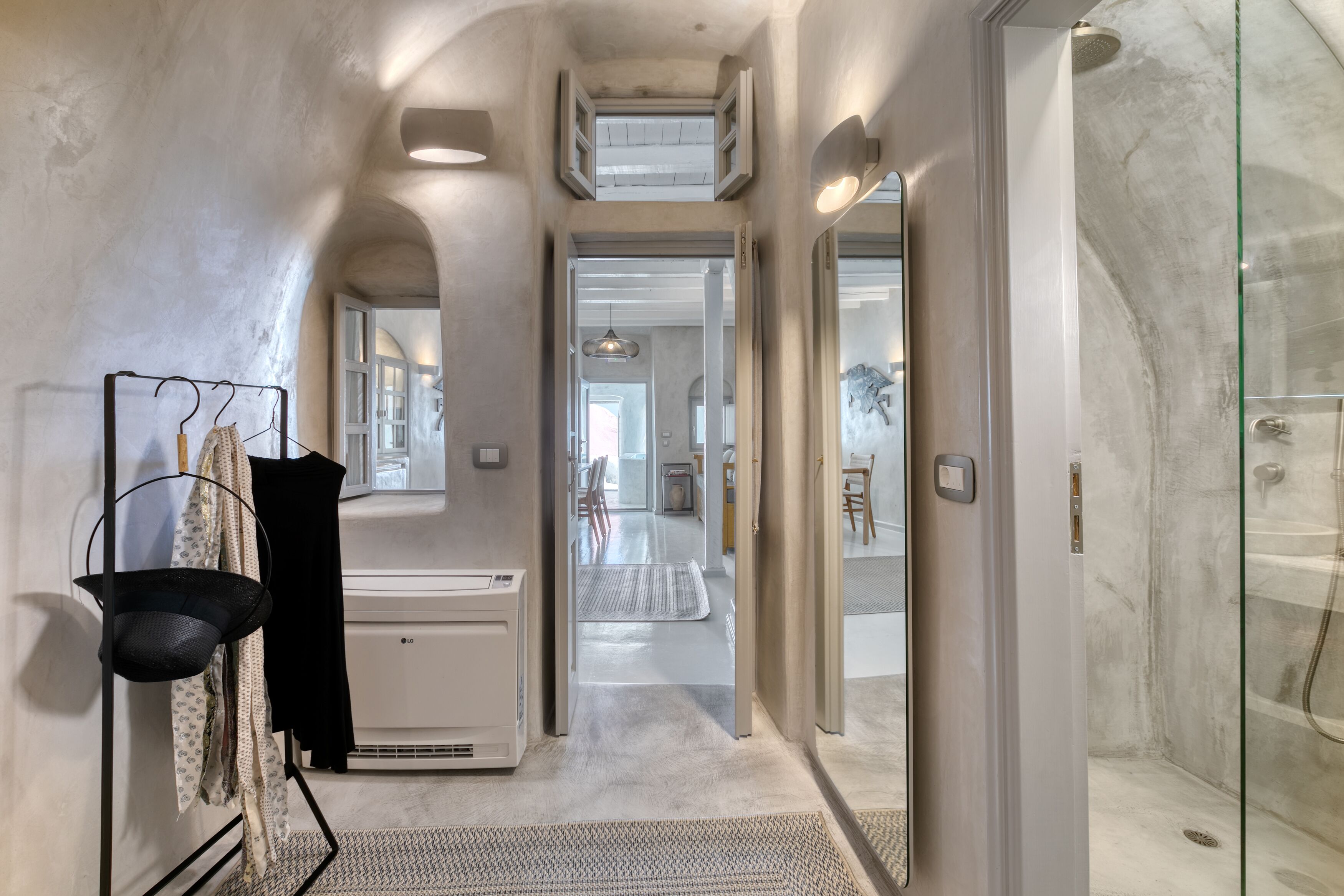 2 bedrooms, in-room safe, iron/ironing board, free WiFi