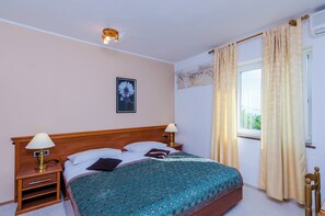 Apartment (Two-Bedroom Apartment with Sea View) | 2 Schlafzimmer, Bügeleisen/Bügelbrett, kostenlose Babybetten