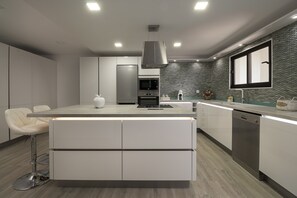 Villa, 5 Schlafzimmer, eigener Pool, Meerblick | Eigene Küche | Großer Kühlschrank, Mikrowelle, Ofen, Herdplatte