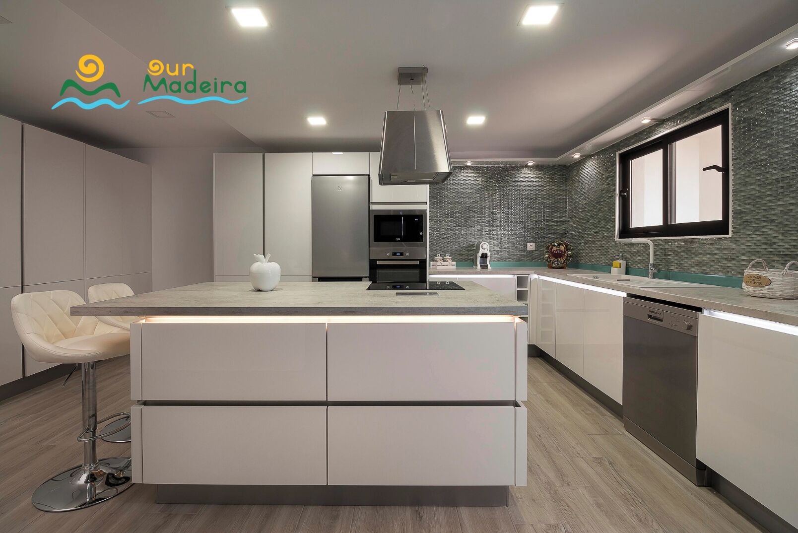 Standard-huvila, 5 makuuhuonetta, yksityinen uima-allas, merinäköala | Yksityinen keittiö | Täysikokoinen jääkaappi, mikroaaltouuni, uuni, liesi