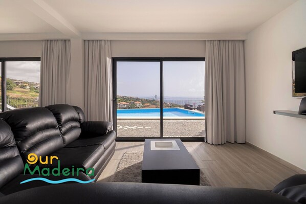 Standard Villa, 5 Bedrooms, Private Pool, Sea View | Living area
