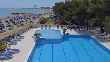 Outdoor pool, pool loungers
