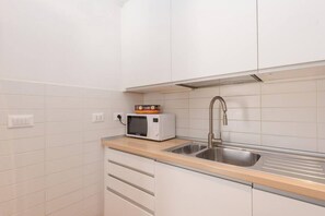 Micro-ondes, four, plaque de cuisson, lave-vaisselle