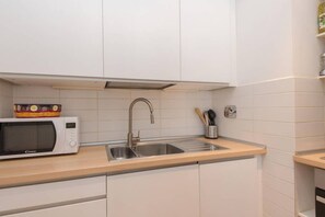 Micro-ondes, four, plaque de cuisson, lave-vaisselle