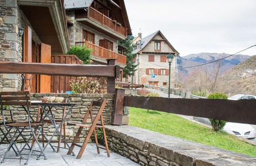  Kodikas ja lämmin huoneisto Aranin laaksossa.