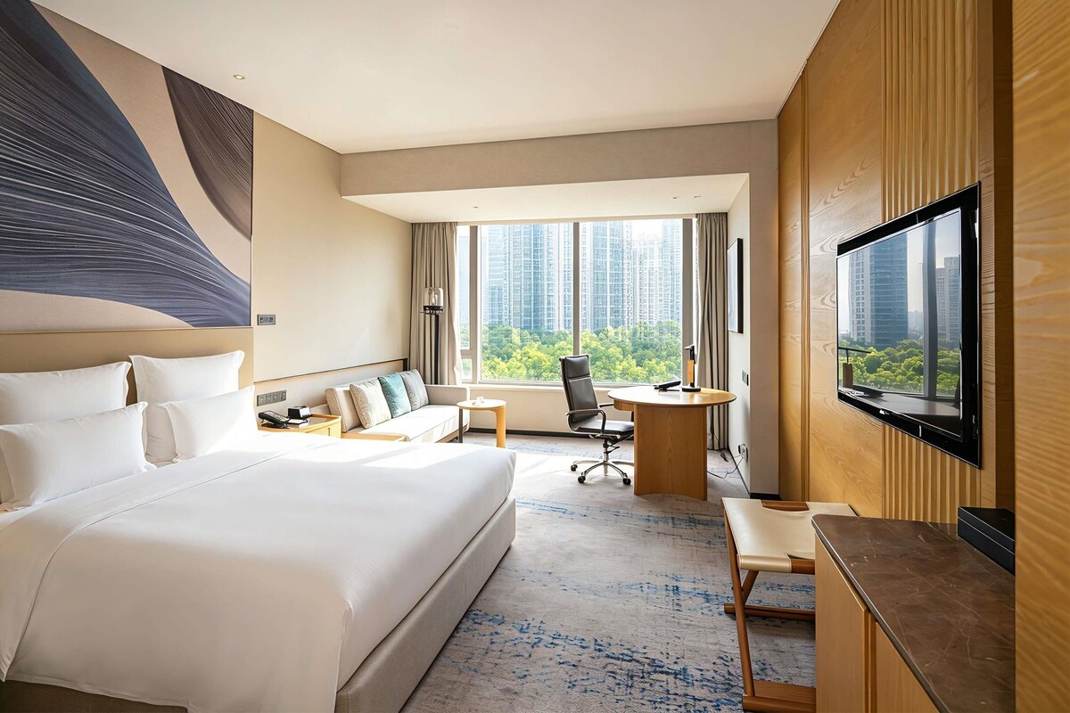 Minibar, in-room safe, desk, blackout drapes