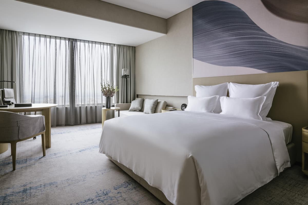 Minibar, in-room safe, individually decorated, individually furnished