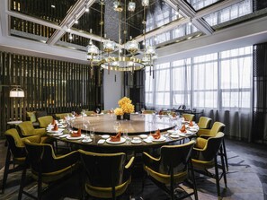 3 restaurants, breakfast, lunch served; local and international cuisine