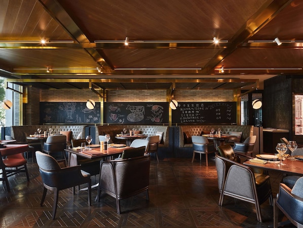 3 restaurants, breakfast, lunch served; local and international cuisine
