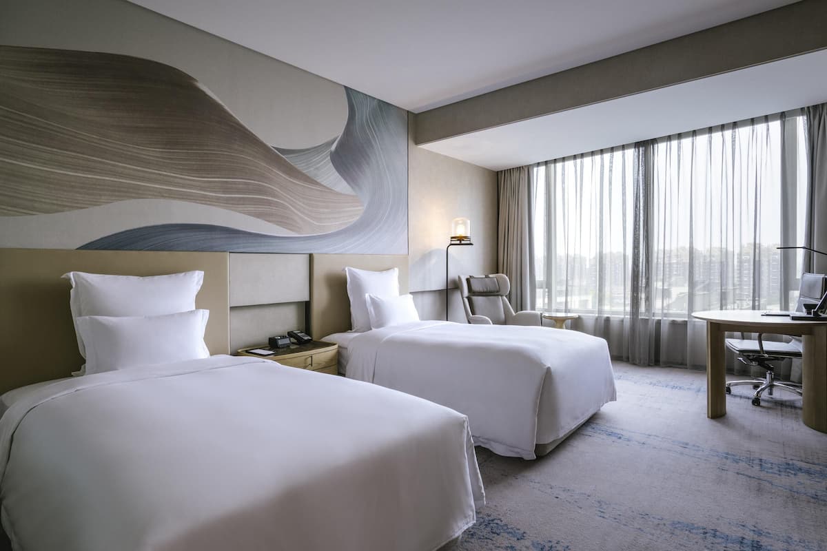 Minibar, in-room safe, individually decorated, individually furnished