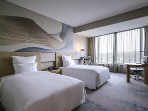 Minibar, in-room safe, individually decorated, individually furnished - Pullman Shanghai Qingpu Excellence (Shanghai)