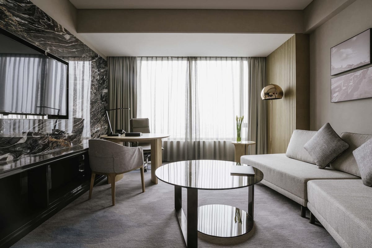 Suite Deluxe, 1 letto king, accesso al Club Lounge | 1 camera, minibar, una cassaforte in camera, con stile personalizzato