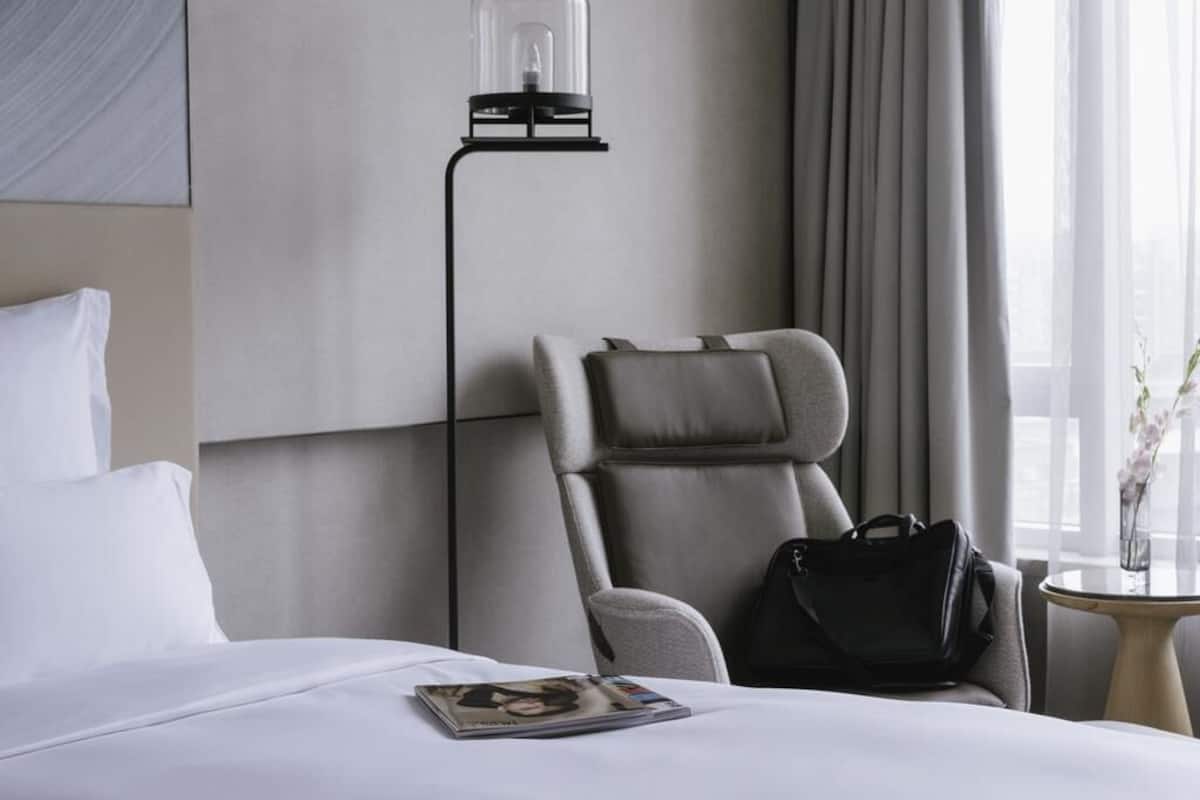 Suite Deluxe, 1 cama King size, con acceso al salón lounge del club | Minibar, caja de seguridad en la habitación y decoración personalizada