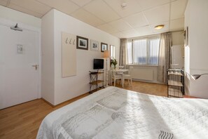 Individually decorated, individually furnished, free WiFi, bed sheets - Pension Blankebil 2 (Zandvoort)