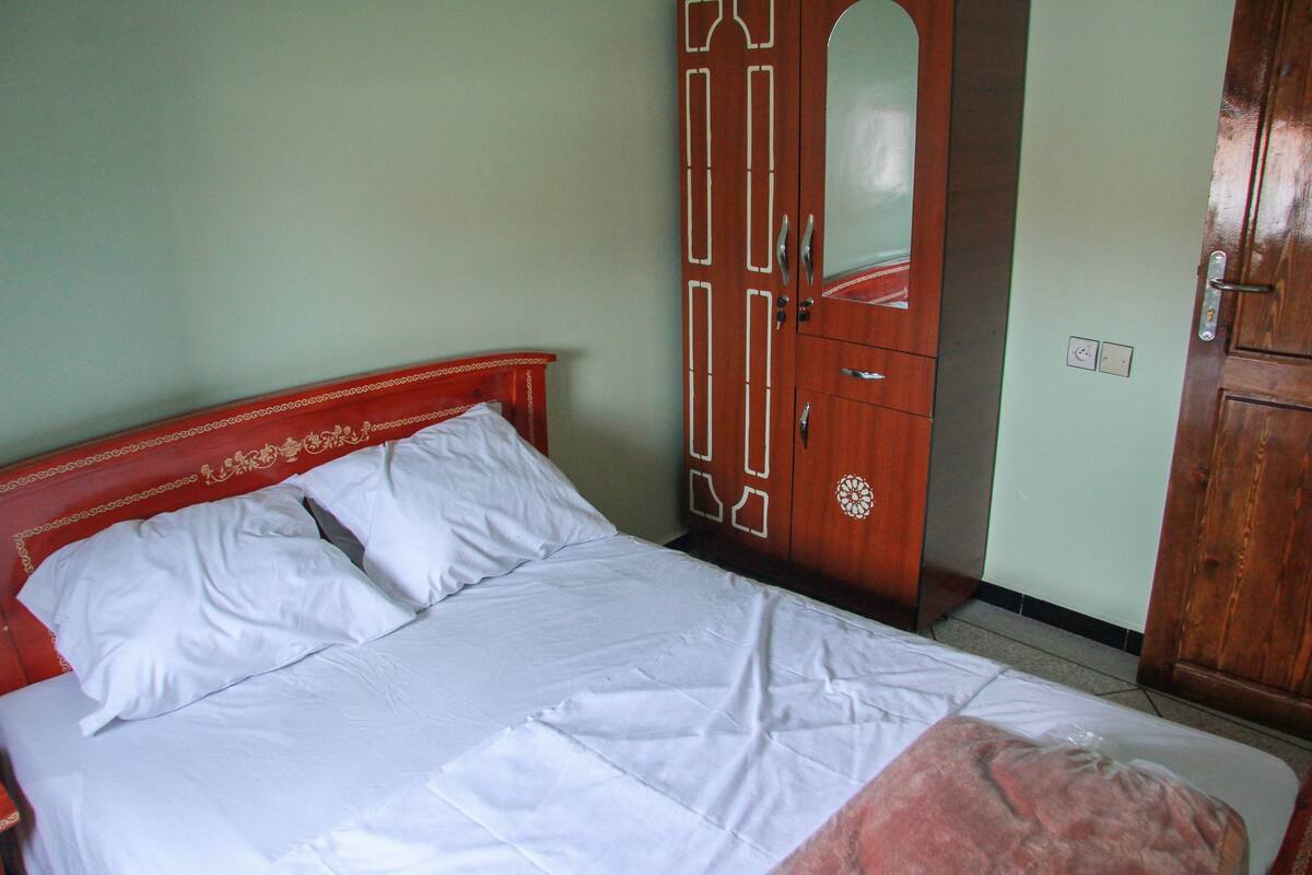 1 bedroom, blackout curtains, soundproofing