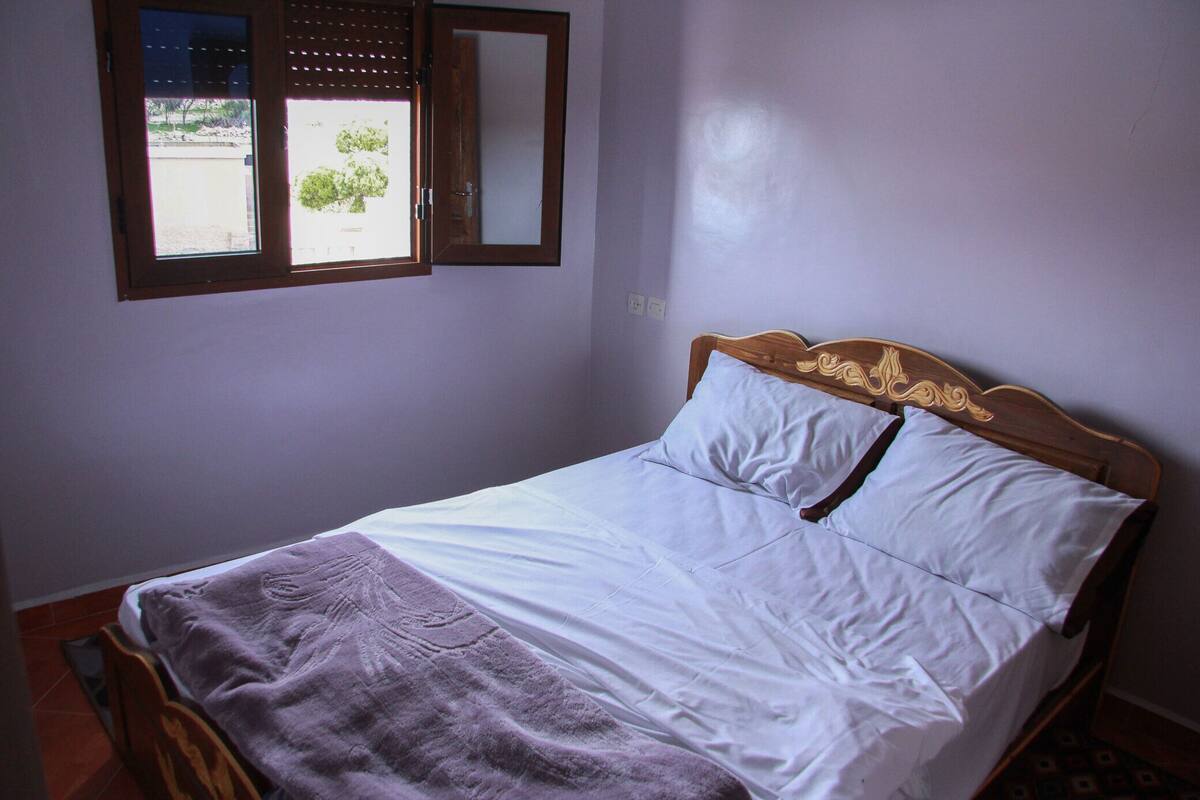 1 bedroom, blackout curtains, soundproofing
