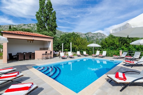 Apartments Mali Paradiso