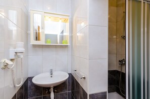 Apartment, 1 Bedroom, Terrace | Bathroom | Shower, free toiletries, hair dryer, towels - Apartments Mali Paradiso (Zupa dubrovacka)