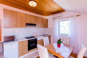 Comfort Studio, Balcony | Private kitchen - Apartments Mali Paradiso (Zupa dubrovacka)