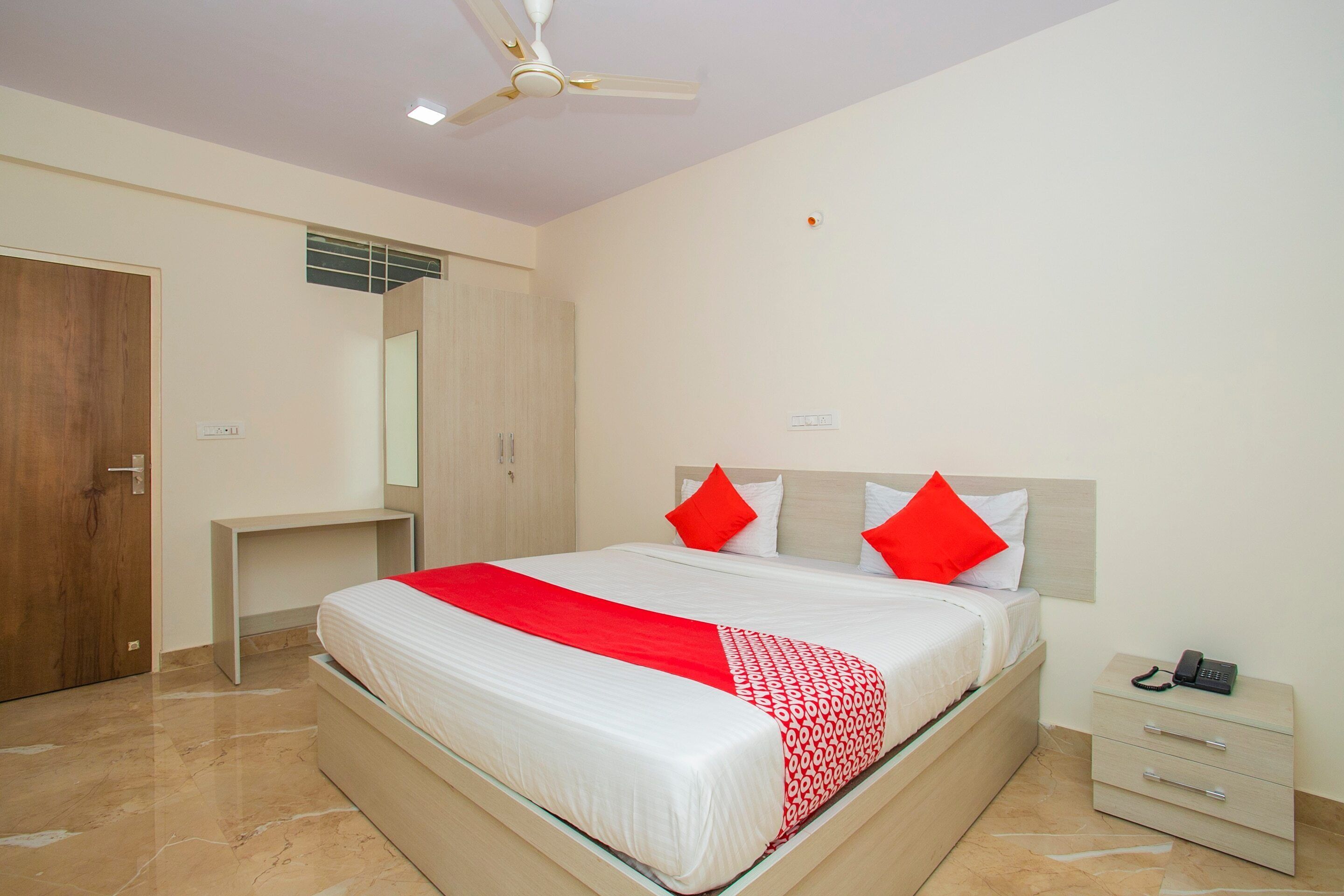 Standard Double Room | Laptop workspace, bed sheets