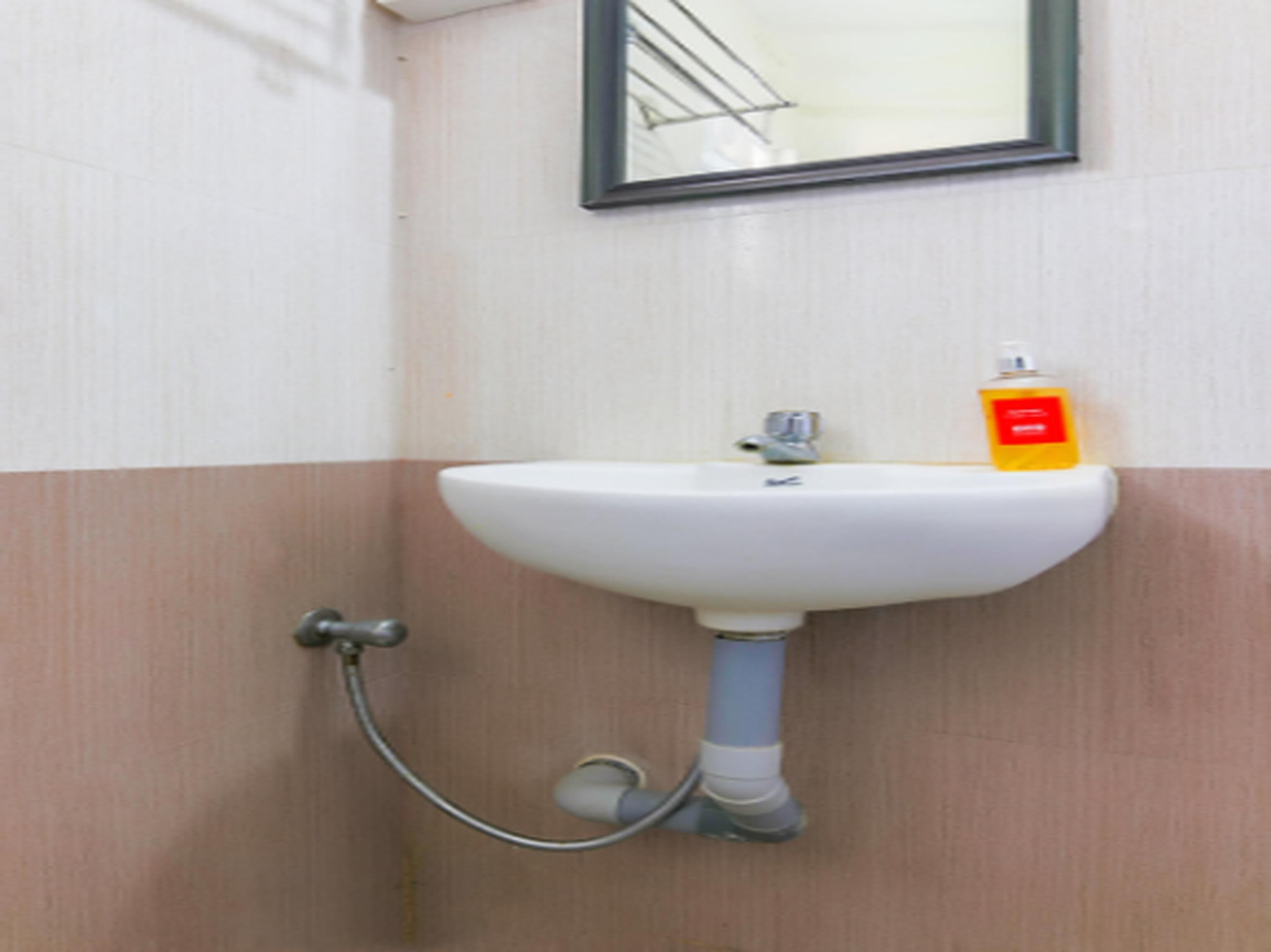 double or twin room | bathroom | free toiletries, towels