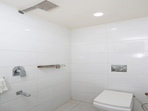 Double or Twin Room | Bathroom | Free toiletries, towels