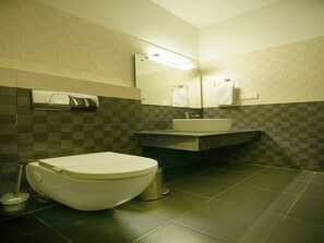 ฝักบัว, ของใช้ในห้องน้ำฟรี, ผ้าเช็ดตัว