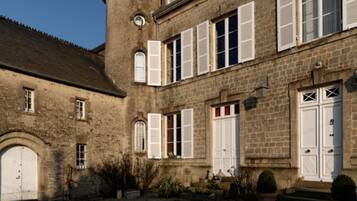 Fachada de la propiedad