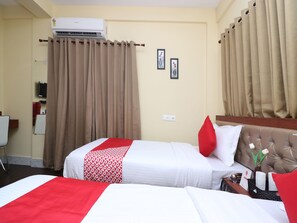 Deluxe Double or Twin Room, 1 King Bed | Bed sheets - OYO 18496 A Retro (Barasat)
