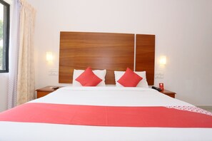 Deluxe Suite | Bed sheets - Capital O 19742 Hotel Dona Castle (Kollam)