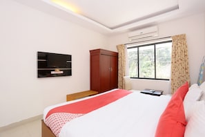 Standard Double Room | Bed sheets - Capital O 19742 Hotel Dona Castle (Kollam)