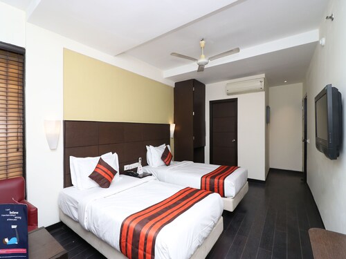 OYO 24067 Hotel Royal Paradise