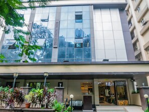 Exterior - OYO Flagship 18252 Supreme Hotel Cuffe Parade (Mumbai)