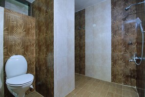 Kostenlose Toilettenartikel, Handtücher