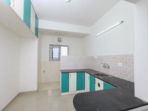 Chambre Double ou avec lits jumeaux, 1 très grand lit | Cuisine partagée