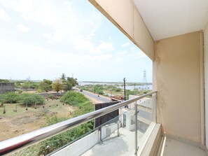 Doppel- oder Zweibettzimmer, 1 King-Bett | Balkon
