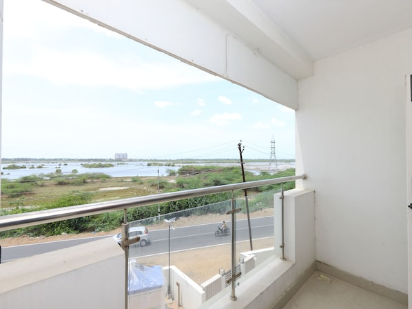 Chambre Double ou avec lits jumeaux, 1 très grand lit | Balcon