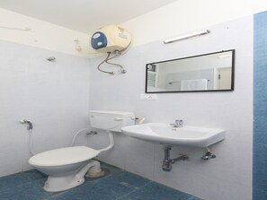 Double or Twin Room, 1 King Bed | Bathroom | Free toiletries, towels - OYO 14716 Flagship OMR Kelambakkam (Tirupporur)