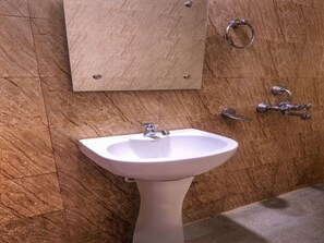 Double or Twin Room | Bathroom | Free toiletries, towels - OYO Flagship 15894 Kamakhya Dham Guwahati (Guwahati)