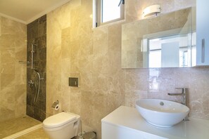 Bañera y ducha independientes, bañera de hidromasaje