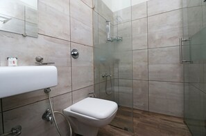 Kamer, 1 twee- of 2 eenpersoonsbedden | Badkamer | Gratis toiletartikelen, handdoeken