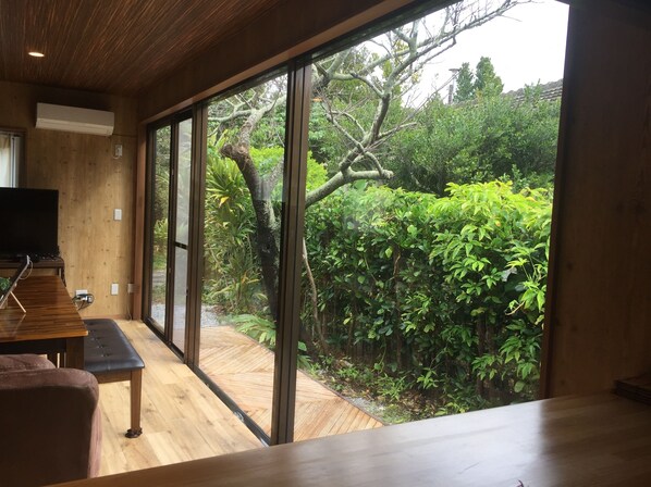 Private Vacation Home | Living area | Flat-screen TV - Wa West Side (Nago)