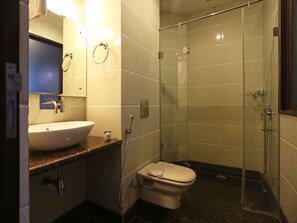 Kamer, 1 twee- of 2 eenpersoonsbedden | Badkamer | Gratis toiletartikelen, handdoeken