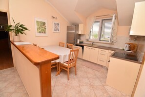 In-room dining - Guest House Kanjuo (Zupa dubrovacka)